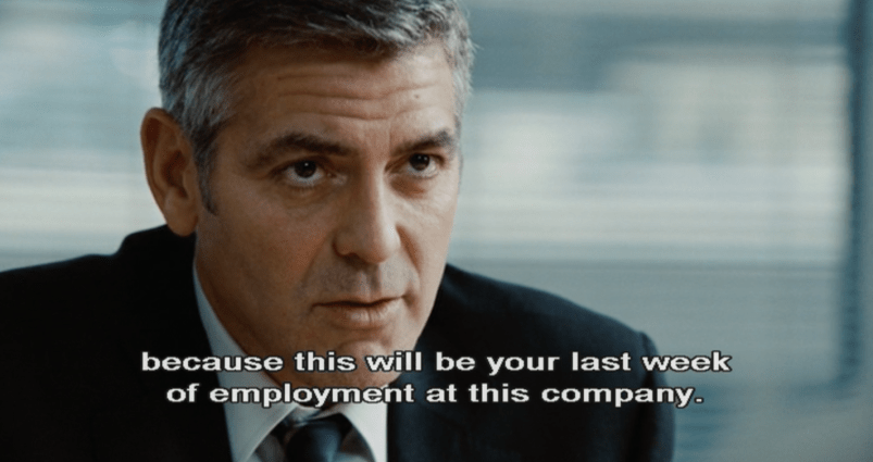 Bingham (George Clooney)  aan het werk bij het ontslaan van mensen (Up in the air, 2009)