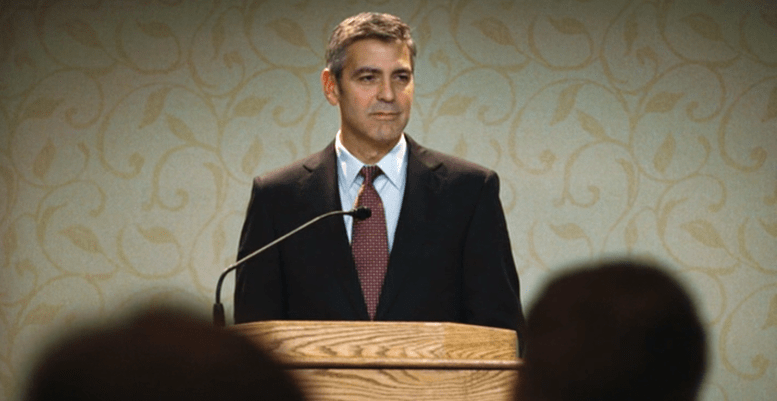 George Clooney tijdens zijn lezing 'What's in your backpack'